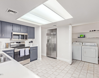114 W Hunter Street - Photo Thumbnail 18
