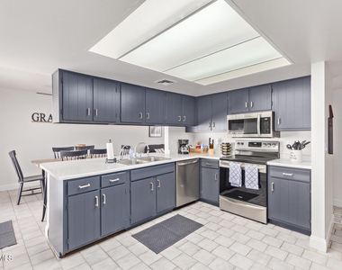114 W Hunter Street - Photo Thumbnail 17