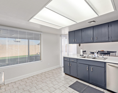 114 W Hunter Street - Photo Thumbnail 19