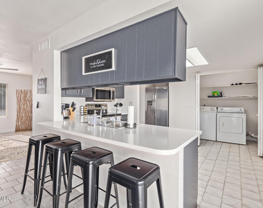 114 W Hunter Street - Photo Thumbnail 16