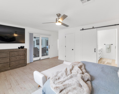 5311 N Woodmere Fairway -- - Photo Thumbnail 10