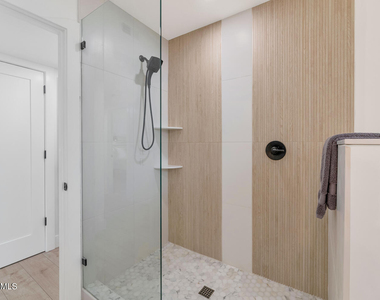 5311 N Woodmere Fairway -- - Photo Thumbnail 14