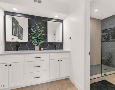 5311 N Woodmere Fairway -- - Photo Thumbnail 18