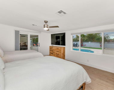 5311 N Woodmere Fairway -- - Photo Thumbnail 19