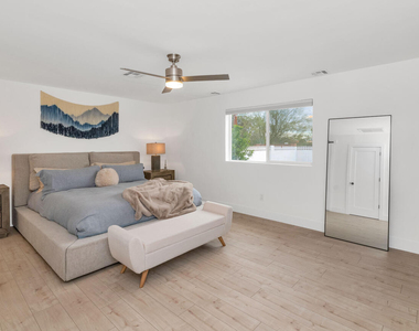 5311 N Woodmere Fairway -- - Photo Thumbnail 9