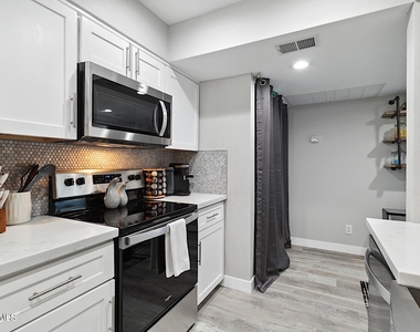 9355 N 91st Street - Photo Thumbnail 8