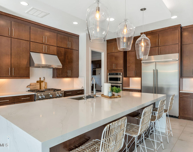 2855 E Los Gatos Drive - Photo Thumbnail 8