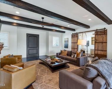 6139 E Calle Del Sud Drive - Photo Thumbnail 4