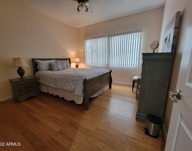 11333 N 92nd Street - Photo Thumbnail 8