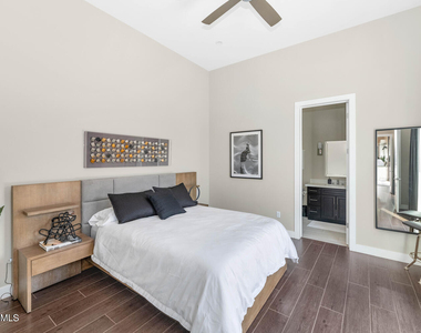 10195 E Cactus Road - Photo Thumbnail 16