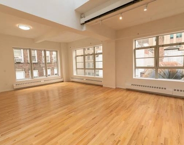80 Nassau Street - Photo Thumbnail 2
