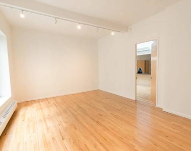 80 Nassau Street - Photo Thumbnail 10