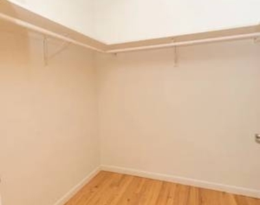 80 Nassau Street - Photo Thumbnail 8