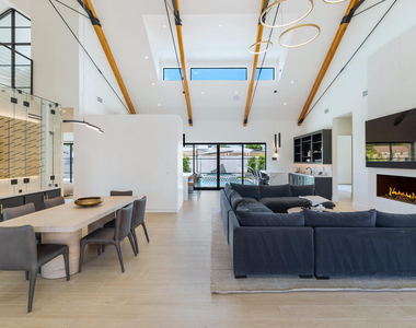 4216 E Hazelwood Street - Photo Thumbnail 4