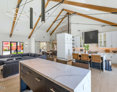 4216 E Hazelwood Street - Photo Thumbnail 11
