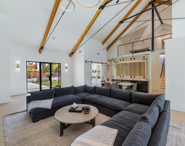 4216 E Hazelwood Street - Photo Thumbnail 3