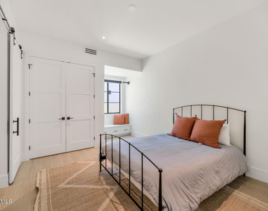 4216 E Hazelwood Street - Photo Thumbnail 24