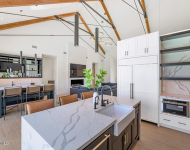 4216 E Hazelwood Street - Photo Thumbnail 9