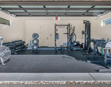 4216 E Hazelwood Street - Photo Thumbnail 33