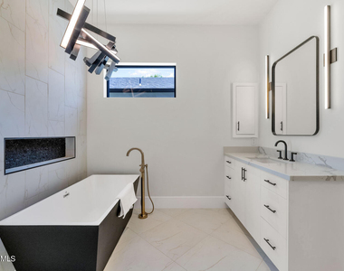 4216 E Hazelwood Street - Photo Thumbnail 15
