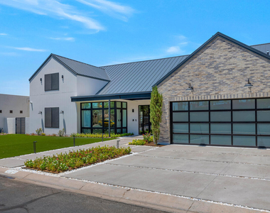 4216 E Hazelwood Street - Photo Thumbnail 1