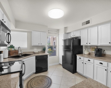 8787 E Mountain View Road - Photo Thumbnail 5