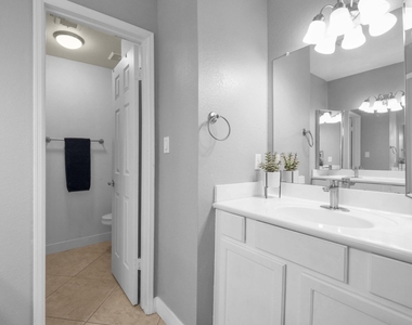 8787 E Mountain View Road - Photo Thumbnail 13