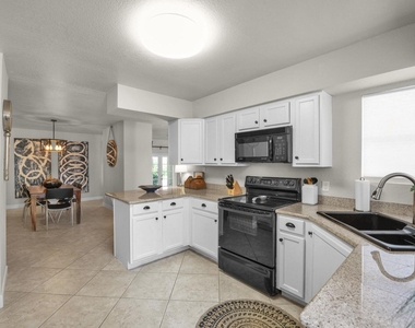 8787 E Mountain View Road - Photo Thumbnail 4