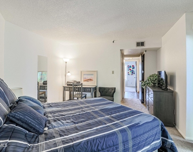 7474 E Earll Drive - Photo Thumbnail 13
