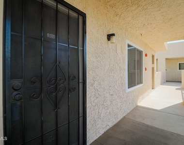 7474 E Earll Drive - Photo Thumbnail 1