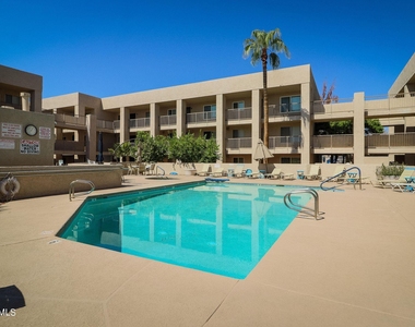 7474 E Earll Drive - Photo Thumbnail 18