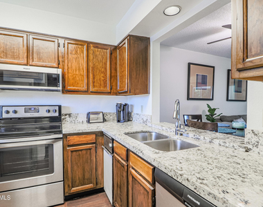 7474 E Earll Drive - Photo Thumbnail 4