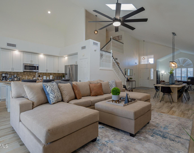 8661 E Gail Road - Photo Thumbnail 6
