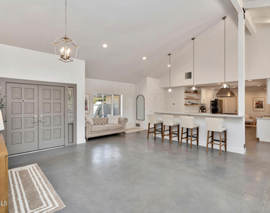 3411 E Valley Vista Lane - Photo Thumbnail 4