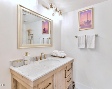 3411 E Valley Vista Lane - Photo Thumbnail 13
