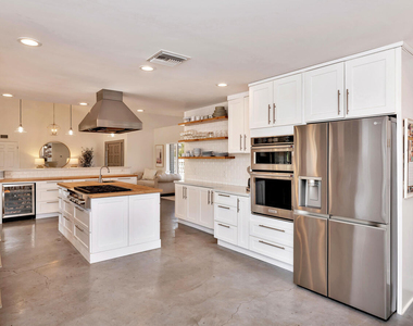 3411 E Valley Vista Lane - Photo Thumbnail 7
