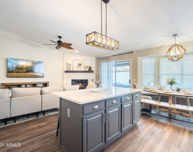 1218 E Seahorse Lane - Photo Thumbnail 7