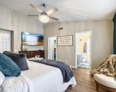 1218 E Seahorse Lane - Photo Thumbnail 11