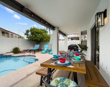 1218 E Seahorse Lane - Photo Thumbnail 20