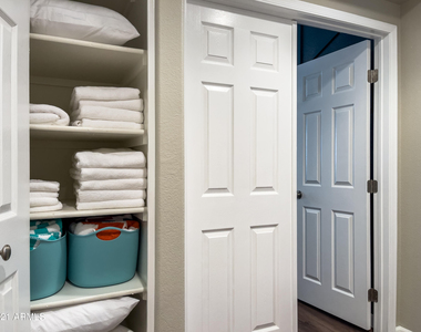 1218 E Seahorse Lane - Photo Thumbnail 34