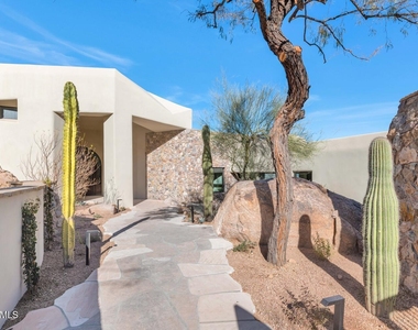 5810 E Cholla Lane - Photo Thumbnail 2