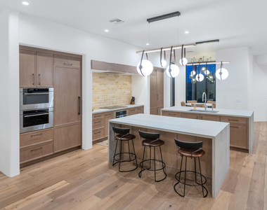 5810 E Cholla Lane - Photo Thumbnail 8