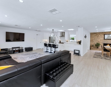 4406 N Dromedary Road - Photo Thumbnail 2