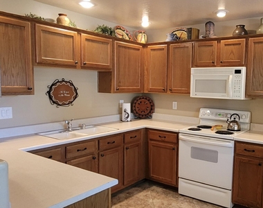 16801 N 94th Street - Photo Thumbnail 5