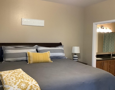 16801 N 94th Street - Photo Thumbnail 7