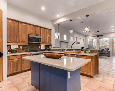 7468 E Soaring Eagle Way - Photo Thumbnail 14