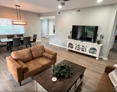 16801 N 94th Street - Photo Thumbnail 1
