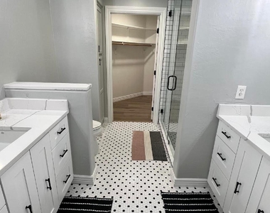 16801 N 94th Street - Photo Thumbnail 7