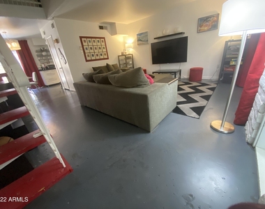 6925 E 4th Street - Photo Thumbnail 6