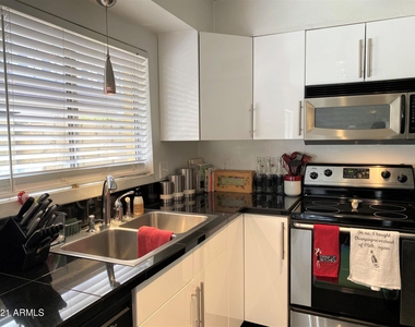 6925 E 4th Street - Photo Thumbnail 15